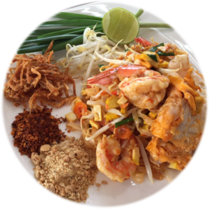 Pad Thai mit Garnelen, Sojasprossen und Erdnüssen